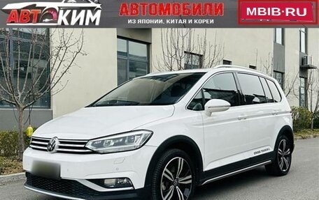 Volkswagen Touran III, 2021 год, 1 930 000 рублей, 1 фотография