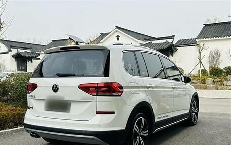 Volkswagen Touran III, 2021 год, 1 930 000 рублей, 6 фотография