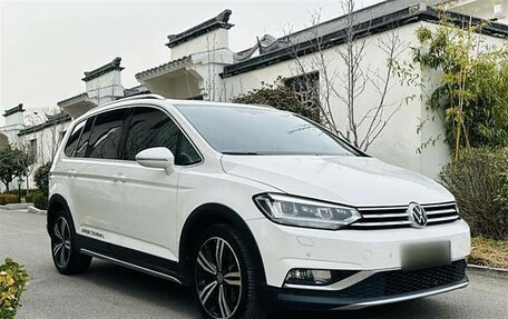 Volkswagen Touran III, 2021 год, 1 930 000 рублей, 3 фотография