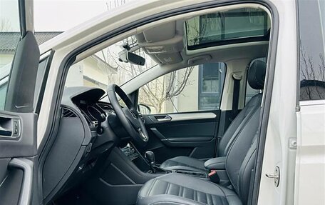 Volkswagen Touran III, 2021 год, 1 930 000 рублей, 10 фотография