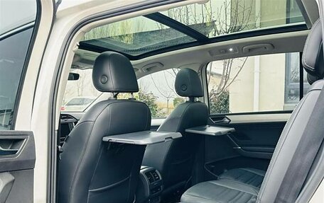 Volkswagen Touran III, 2021 год, 1 930 000 рублей, 14 фотография