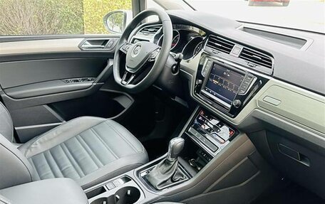 Volkswagen Touran III, 2021 год, 1 930 000 рублей, 15 фотография