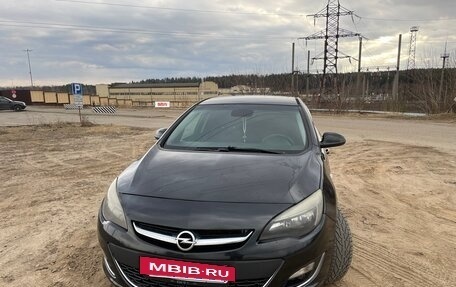 Opel Astra J, 2013 год, 799 999 рублей, 3 фотография