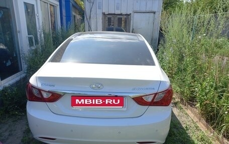 Hyundai Sonata VI, 2011 год, 780 000 рублей, 1 фотография