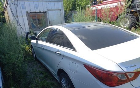 Hyundai Sonata VI, 2011 год, 780 000 рублей, 2 фотография