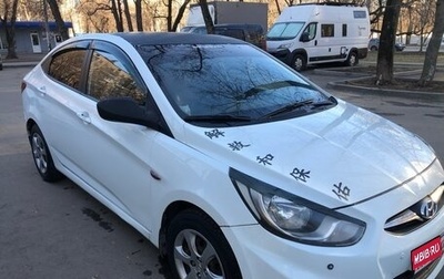 Hyundai Solaris II рестайлинг, 2013 год, 1 050 000 рублей, 1 фотография