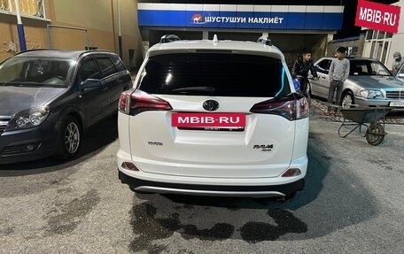 Toyota RAV4, 2016 год, 2 045 000 рублей, 6 фотография