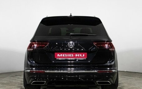 Volkswagen Tiguan II, 2018 год, 2 650 000 рублей, 6 фотография