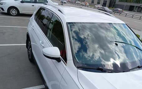 Volkswagen Tiguan II, 2018 год, 2 650 000 рублей, 2 фотография