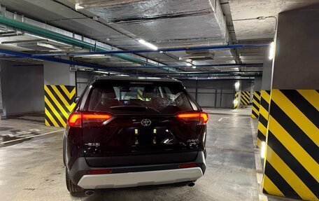 Toyota RAV4, 2024 год, 4 400 000 рублей, 3 фотография