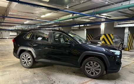 Toyota RAV4, 2024 год, 4 400 000 рублей, 2 фотография