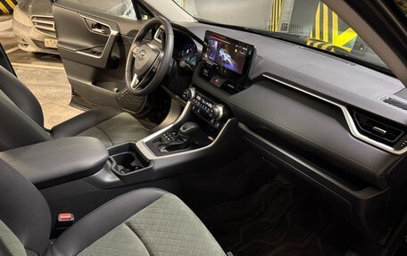Toyota RAV4, 2024 год, 4 400 000 рублей, 9 фотография