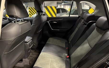 Toyota RAV4, 2024 год, 4 400 000 рублей, 10 фотография
