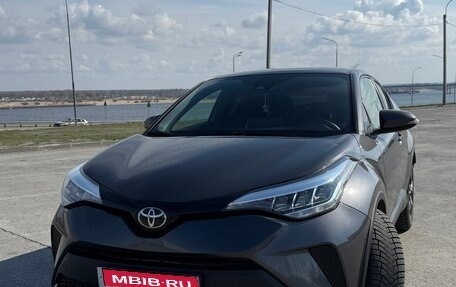 Toyota C-HR I рестайлинг, 2021 год, 2 650 000 рублей, 1 фотография