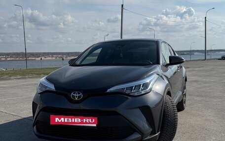 Toyota C-HR I рестайлинг, 2021 год, 2 650 000 рублей, 2 фотография
