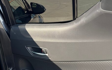 Toyota C-HR I рестайлинг, 2021 год, 2 650 000 рублей, 14 фотография