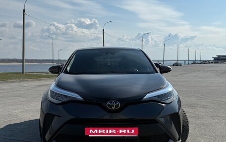 Toyota C-HR I рестайлинг, 2021 год, 2 650 000 рублей, 10 фотография