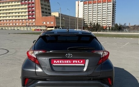 Toyota C-HR I рестайлинг, 2021 год, 2 650 000 рублей, 6 фотография