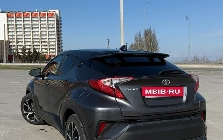Toyota C-HR I рестайлинг, 2021 год, 2 650 000 рублей, 5 фотография