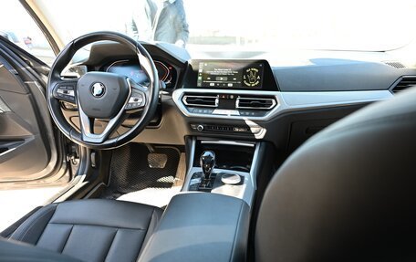 BMW 3 серия, 2019 год, 3 610 000 рублей, 18 фотография