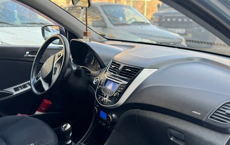Hyundai Solaris II рестайлинг, 2011 год, 820 000 рублей, 5 фотография