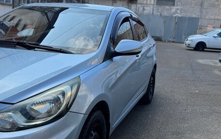 Hyundai Solaris II рестайлинг, 2011 год, 820 000 рублей, 3 фотография