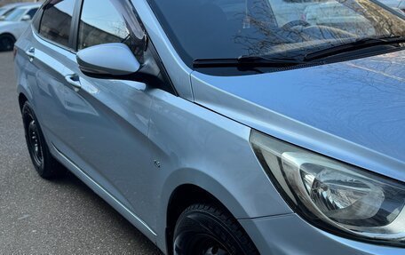 Hyundai Solaris II рестайлинг, 2011 год, 820 000 рублей, 4 фотография