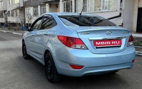Hyundai Solaris II рестайлинг, 2011 год, 820 000 рублей, 2 фотография