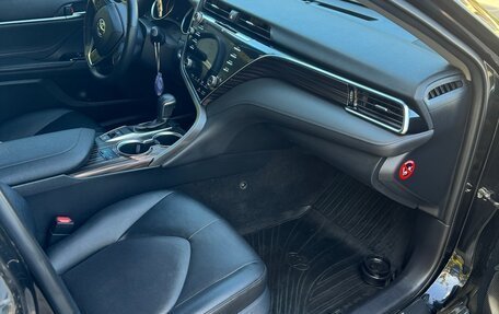 Toyota Camry, 2018 год, 3 050 000 рублей, 7 фотография