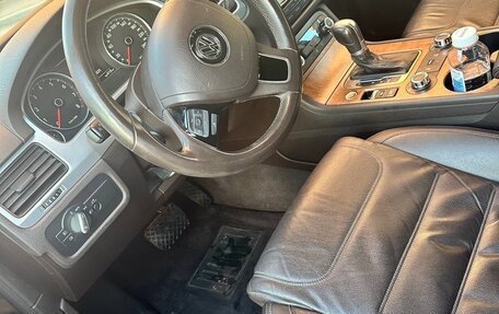 Volkswagen Touareg III, 2013 год, 2 299 999 рублей, 3 фотография