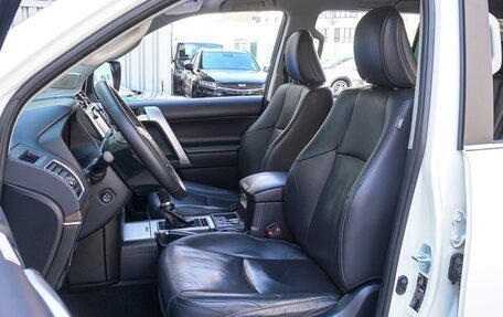 Toyota Land Cruiser Prado 150 рестайлинг 2, 2018 год, 4 680 000 рублей, 10 фотография