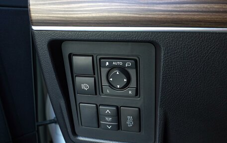 Toyota Land Cruiser Prado 150 рестайлинг 2, 2018 год, 4 680 000 рублей, 20 фотография