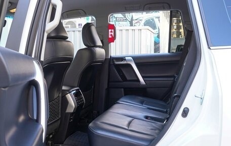 Toyota Land Cruiser Prado 150 рестайлинг 2, 2018 год, 4 680 000 рублей, 11 фотография