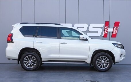 Toyota Land Cruiser Prado 150 рестайлинг 2, 2018 год, 4 680 000 рублей, 5 фотография