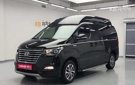 Hyundai Grand Starex Grand Starex I рестайлинг 2, 2019 год, 3 850 000 рублей, 1 фотография
