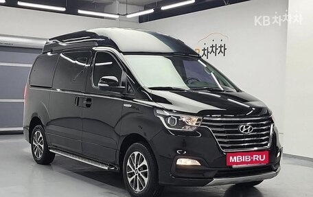 Hyundai Grand Starex Grand Starex I рестайлинг 2, 2019 год, 3 850 000 рублей, 2 фотография