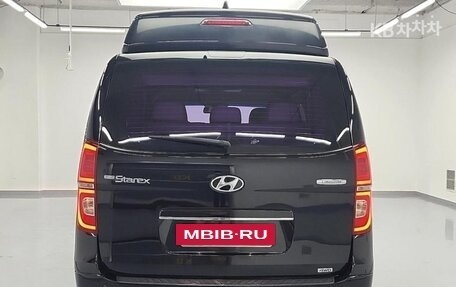Hyundai Grand Starex Grand Starex I рестайлинг 2, 2019 год, 3 850 000 рублей, 4 фотография