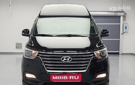 Hyundai Grand Starex Grand Starex I рестайлинг 2, 2019 год, 3 850 000 рублей, 3 фотография