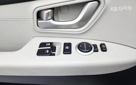 Hyundai Grand Starex Grand Starex I рестайлинг 2, 2019 год, 3 850 000 рублей, 9 фотография