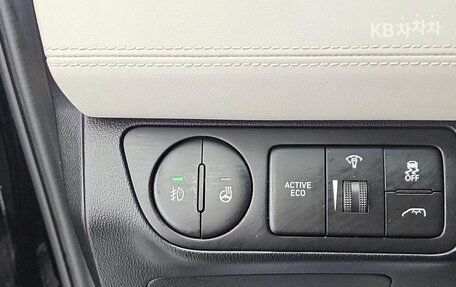 Hyundai Grand Starex Grand Starex I рестайлинг 2, 2019 год, 3 850 000 рублей, 13 фотография