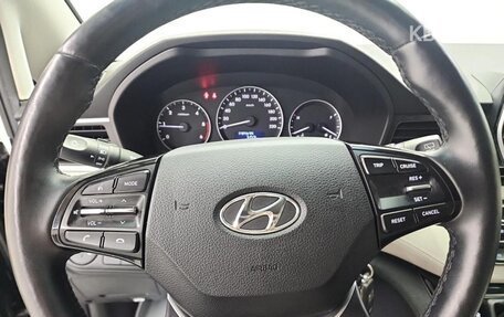 Hyundai Grand Starex Grand Starex I рестайлинг 2, 2019 год, 3 850 000 рублей, 19 фотография