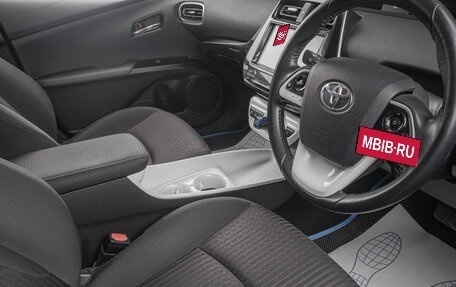Toyota Prius IV XW50, 2016 год, 1 779 000 рублей, 8 фотография