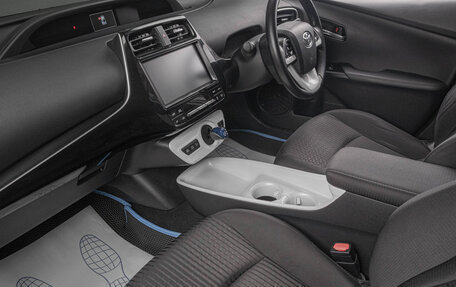 Toyota Prius IV XW50, 2016 год, 1 779 000 рублей, 17 фотография