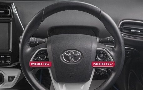 Toyota Prius IV XW50, 2016 год, 1 779 000 рублей, 11 фотография