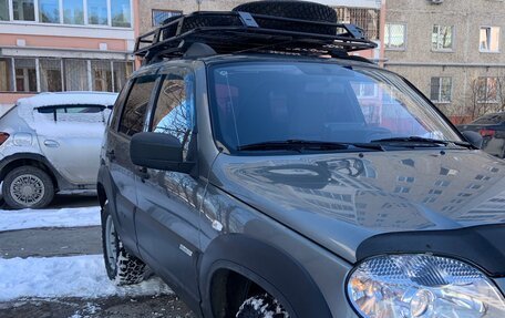 Chevrolet Niva I рестайлинг, 2012 год, 600 000 рублей, 2 фотография