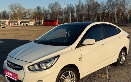 Hyundai Solaris II рестайлинг, 2011 год, 570 000 рублей, 1 фотография