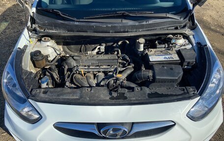 Hyundai Solaris II рестайлинг, 2012 год, 560 000 рублей, 13 фотография