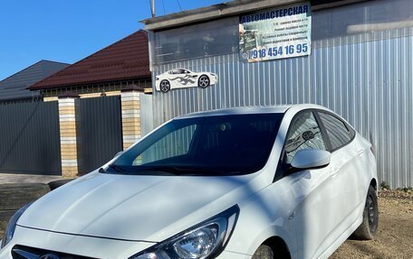 Hyundai Solaris II рестайлинг, 2012 год, 560 000 рублей, 21 фотография