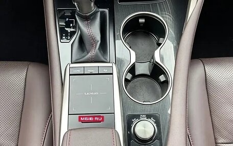Lexus RX IV рестайлинг, 2022 год, 4 150 000 рублей, 10 фотография