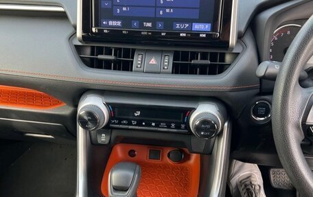 Toyota RAV4, 2019 год, 3 100 000 рублей, 15 фотография